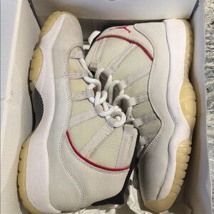 Jordan 11 Retro “Platinum Tint” GS Platinum Tint Red